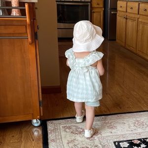 Meet your Posher, Ava